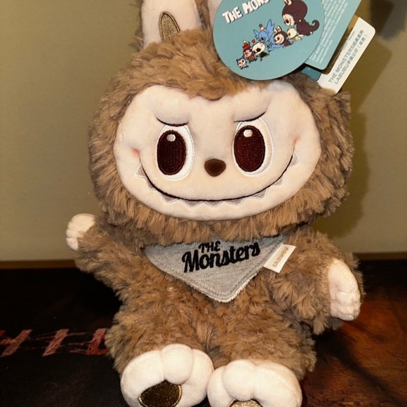 POP MART POP LAND LABUBU              Hand Puppet - Picture 2 of 9